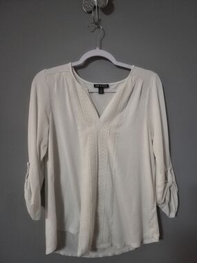 Cable & Gauge Cream V-Neck Textured Placket Blouse